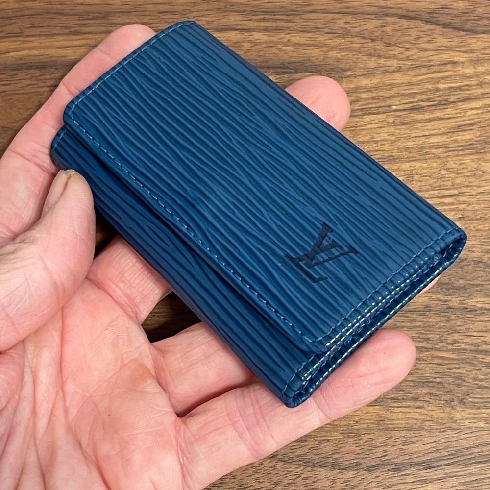 Louis Vuitton multicles 4 key blue Epi leather key holder ***SOLD***